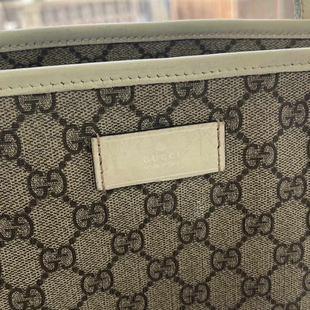 Gucci Carryall Bag - Picture 12 of 16
